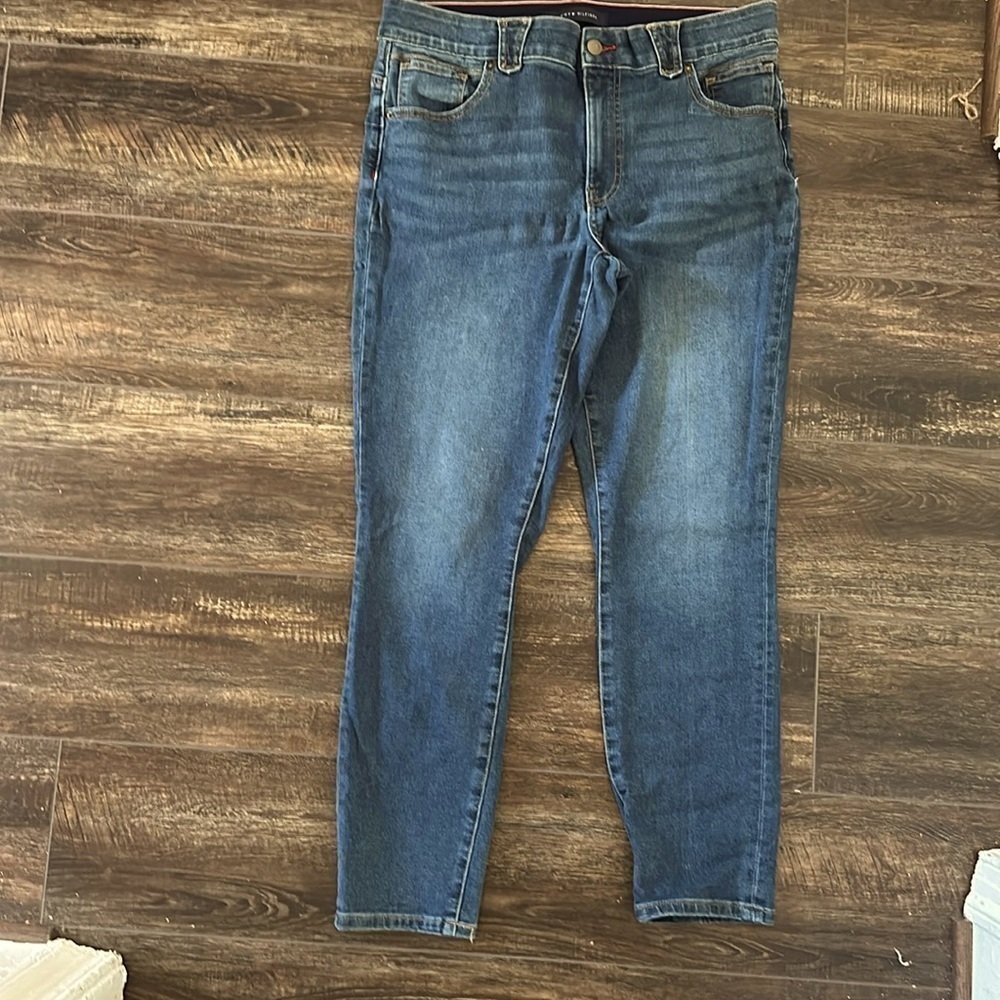 EUC Tommy Hilfiger Jeans